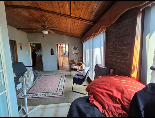 3 BEDROOM FREEHOLD FOR SALE IN THE HILL